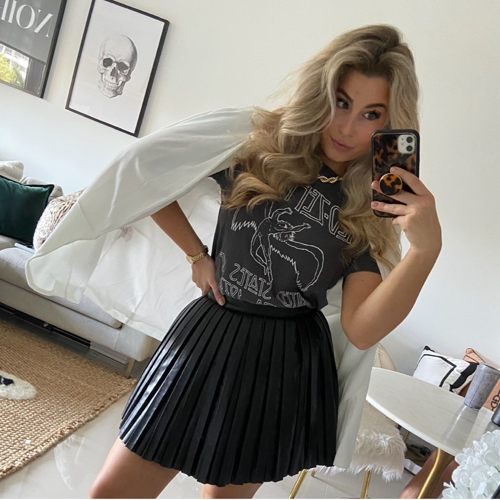 PrettyLittleThing Black Pleated Mini Skirt